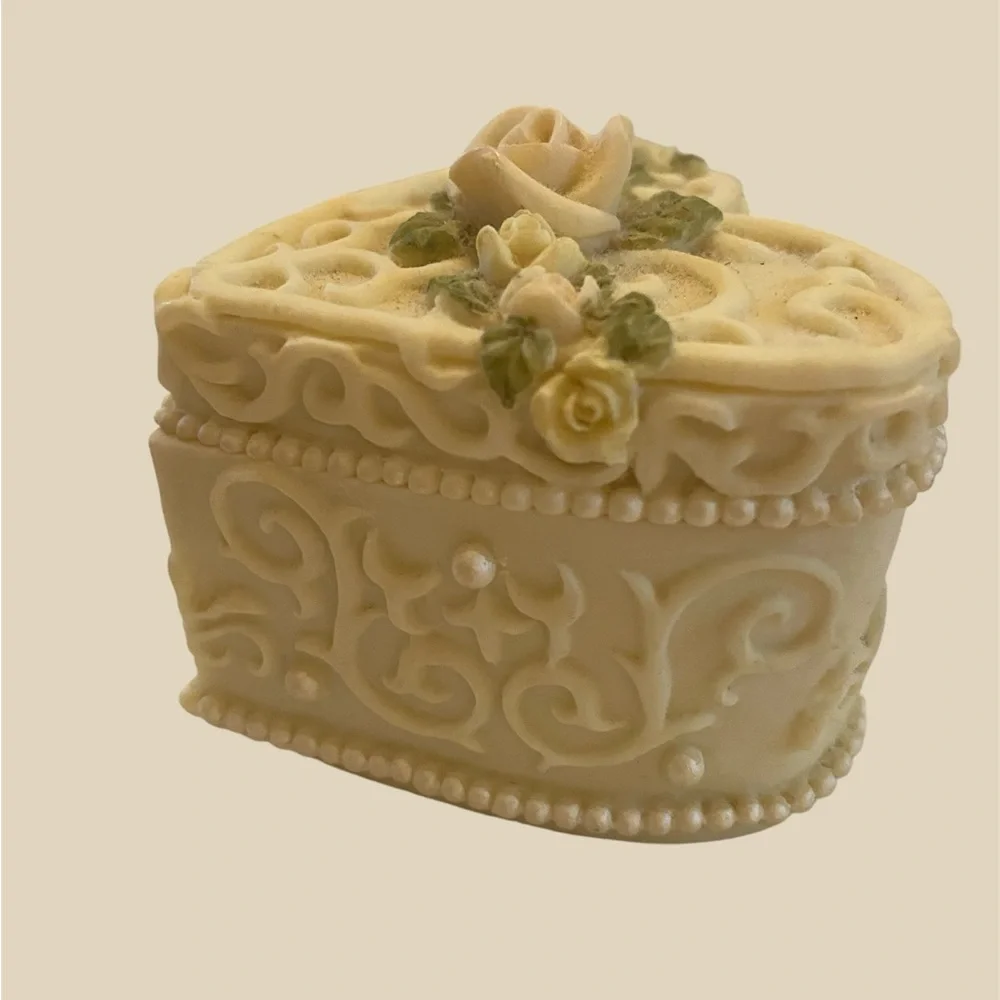 Beautiful Ceramic Jewelry Box Trinket Box Hand Painted Rose Flowers Gift Display